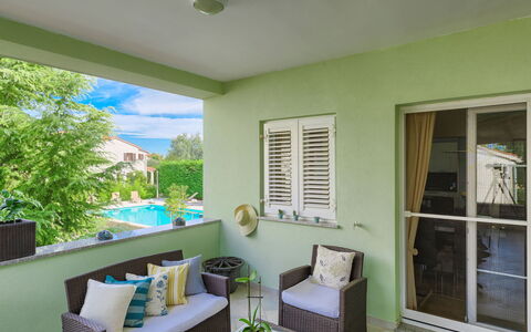 Salamander: Property, Room, Green, Real Estate, House, Building, Home, Furniture, Interior Design, Porch