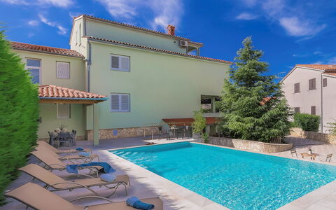 Salamander: Property, Swimming Pool, House, Building, Real Estate, Villa, Home, Residential Area, Vacation, Architecture