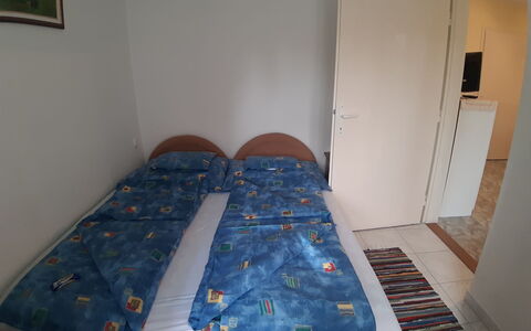 Szabo: Property, Furniture, Building, Comfort, Textile, Bed Frame, Picture Frame, Bed, Floor