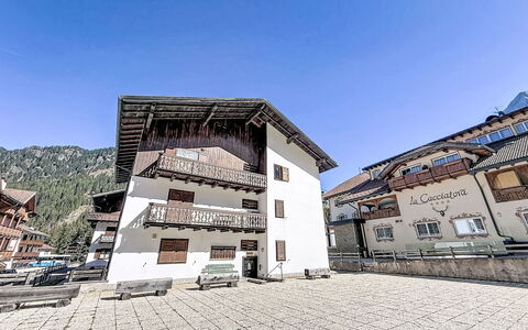 Canazei 510: Town, Urban Design, Slope, Balcony, Driveway, Parking, Mountain Village