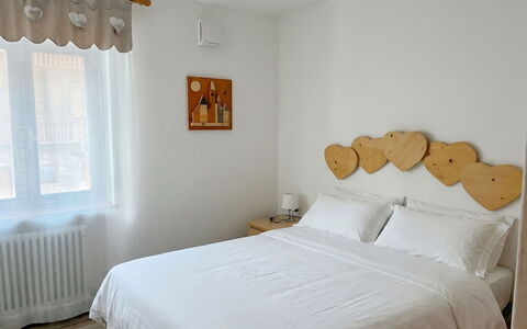 Canazei 510: Furniture, Interior Design, Bedroom, Bed, Wood, Bed Sheet, Bedding, Linens, Room, Textile