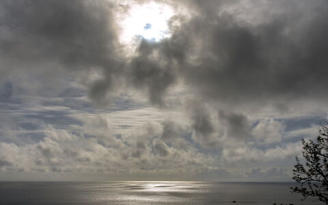 Villa Di Sofia: Sky, Cloud, Daytime, Horizon, Atmospheric Phenomenon, Cumulus, Sea, Light, Sunlight, Atmosphere