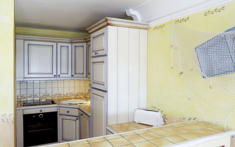 Sainte Maxime 688: Room, Property, Tile, Kitchen, Interior Design, Cabinetry, Furniture, Yellow, Countertop, Ceiling