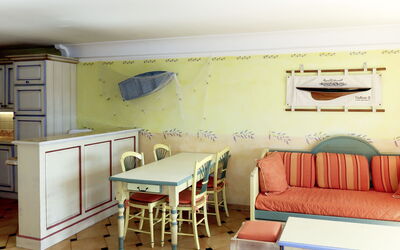 Accommodation:&nbsp;Port Marine 24 688.1