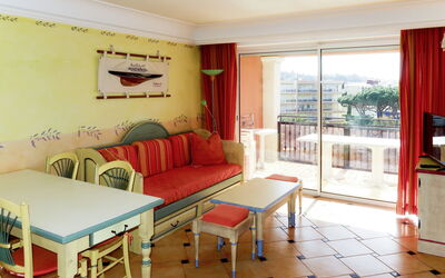 Accommodation:&nbsp;Port Marine 24 688.1