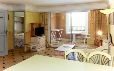 Accommodation:&nbsp;Port Marine 24 688.1