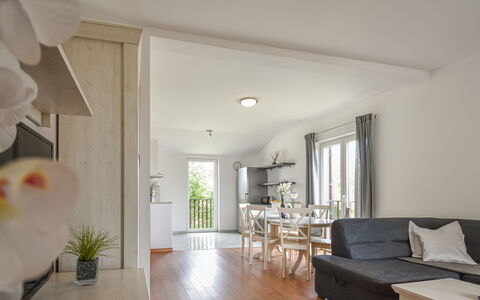 Accommodation:&nbsp;Heidi 107.2