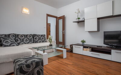Accommodation:&nbsp;Heidi 107.1