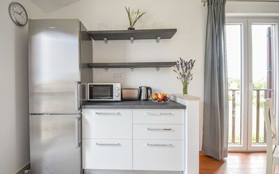 Accommodation:&nbsp;Heidi 107.2
