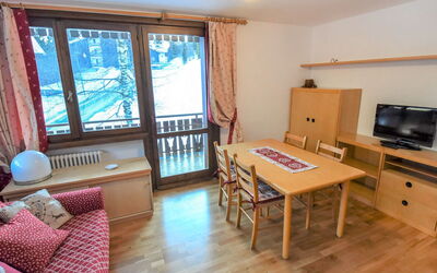 Accommodation:&nbsp;Laras 300.2