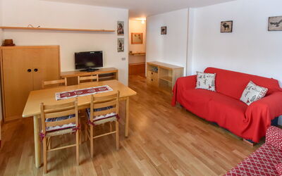Accommodation:&nbsp;Laras 300.2