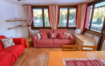 Accommodation:&nbsp;Laras 300.2