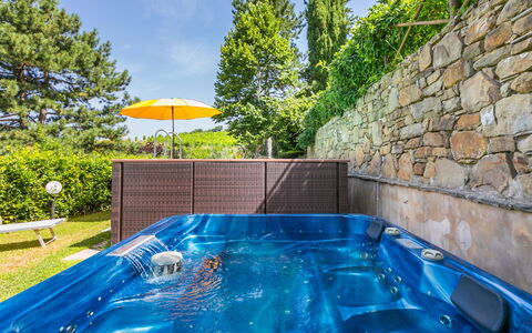 Ridaldi: Water, Plant, Property, Light, Blue, Azure, Swimming Pool, Sky, Building, Tree