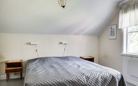 Mjöshult: Building, Window, Light, Comfort, Wood, Lighting, Interior Design, Flooring
