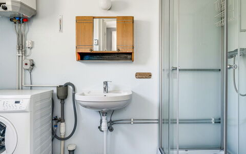 Ilingetorp: Mirror, Tap, Sink, Property, Photograph, Bathroom Sink, Plumbing Fixture, White, Laundry Room, Bathroom