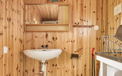 Boda Åsen Jaktstugan: Property, Plumbing Fixture, Tap, Bathroom, Sink, Wood, Interior Design, Floor, Flooring, Hardwood