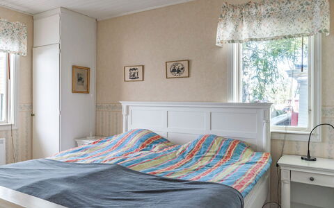 Uskeboda: Furniture, Property, Window, Comfort, Azure, Wood, Cabinetry, Building, Textile, Bed Frame