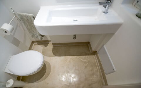 Villa Niraclo': Bathroom, Toilet, Property, Plumbing Fixture, Bathroom Sink, Toilet Seat, Sink, Tap, Room, Marble