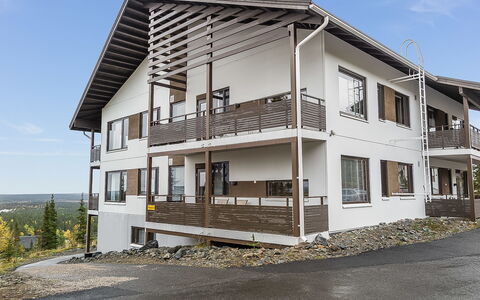 Villa Ylläs 302: Home, Apartment, Siding, Estate, Sash Window, Concrete, Balcony, Stairs, Porch, Villa