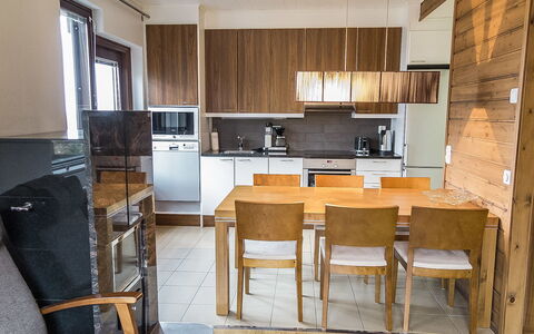 Villa Ylläs 302: Furniture, Interior Design, Flooring, Floor, Wood, Ceiling, Room, Countertop, Kitchen, Chair