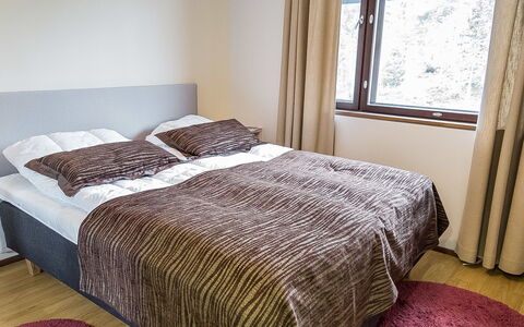 Villa Ylläs 302: Bed, Furniture, Bedding, Bedroom, Floor, Interior Design, Flooring, Bed Sheet, Linens, Wood