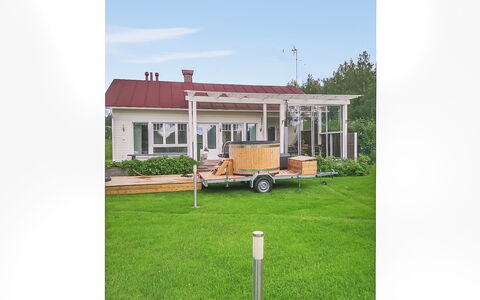 Kotiranta: Furniture, Chair, Outdoor Furniture, Table, Wood, Outdoor Table, Kitchen & Dining Room Table, Shade, Garden, Umbrella