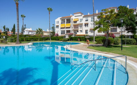 Lorcrisur: Swimming Pool, Resort, Property, Leisure, Vacation, Real Estate, Building, Leisure Centre, Hotel, House