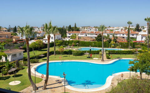 Lorcrisur: Water, Plant, Property, Sky, Swimming Pool, Building, Azure, Tree, Body Of Water, Condominium