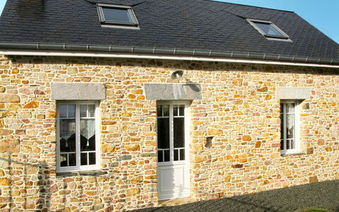 Zoé: Building, Window, Property, Sky, Plant, House, Wood, Cottage, Wall