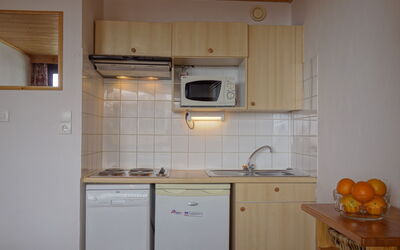 Les Genepis (Val Claret) 395.3: Cabinetry, Kitchen Sink, Countertop, Property, Building, Sink, Kitchen Appliance, Kitchen Stove, Kitchen, Home Appliance