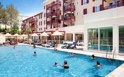 Résidence Odalys Collection les Canisson 643.4: Swimming Pool, Town, Resort, Outdoor Furniture, Apartment, Human Settlement, Leisure, Umbrella, Recreation, Vacation