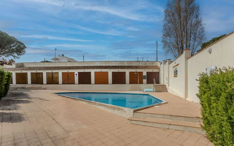 Raco Mas Estel: Swimming Pool, Residential Area, Composite Material, Floor, Shade, Concrete, Estate, Design, Tile, Resort