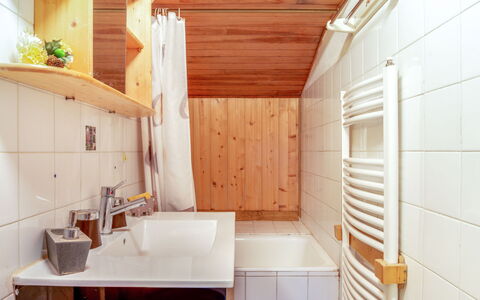 Saint Gervais 535: Room, Property, Interior Design, House, Bathroom, Building, Furniture, Architecture, Real Estate, Floor