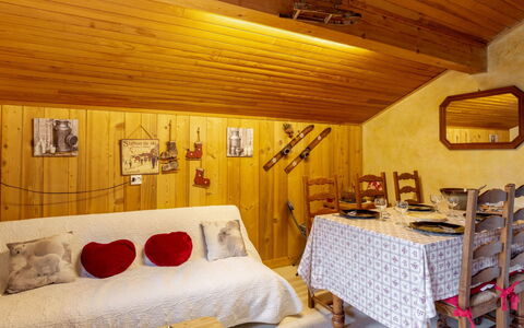 Saint Gervais 535: Room, Property, Furniture, Interior Design, Bed, Bedroom, Building, Ceiling, Wall, House