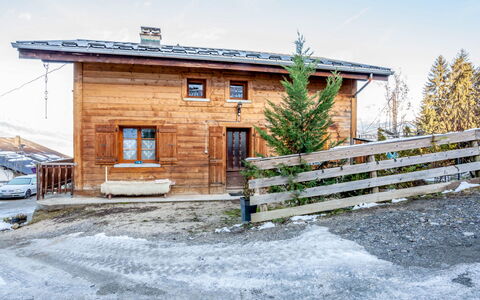 Saint Gervais 535: House, Property, Home, Building, Real Estate, Roof, Architecture, Winter, Siding, Residential Area