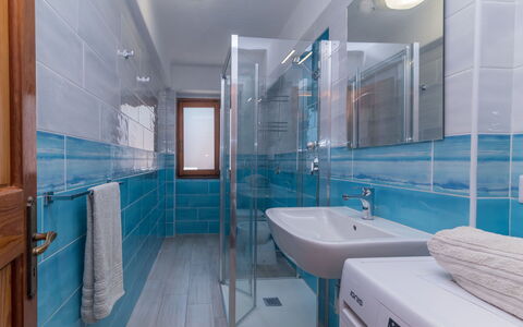 Sa Murta: Mirror, Tap, Sink, Plumbing Fixture, Bathroom, Azure, Bathtub, Purple, Interior Design
