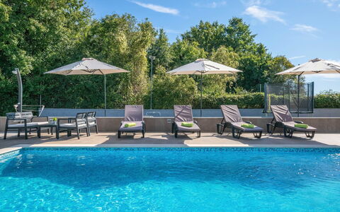 Casetta Filip: Swimming Pool, Property, Resort, Leisure, Sky, Vacation, Real Estate, Sunlounger, Summer, Outdoor Furniture