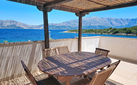 Sofija: Furniture, Wood, Outdoor Furniture, Coastal And Oceanic Landforms, Sea, Shade, Coast, Hardwood, Deck, Resort