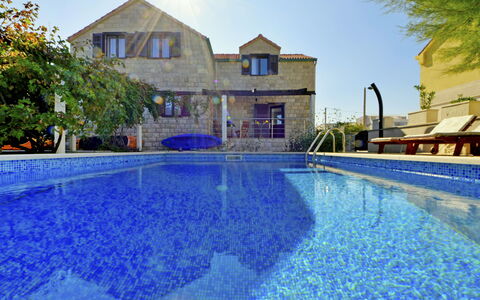 Sofija: Swimming Pool, Property, Building, House, Real Estate, Resort, Home, Water, Architecture, Estate