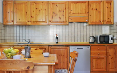 Accommodation:&nbsp;Apt 3 620.3