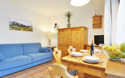 Accommodation:&nbsp;Apt 1 620.1