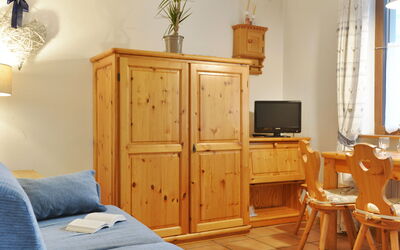 Accommodation:&nbsp;Apt 1 620.1