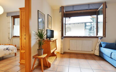 Accommodation:&nbsp;Apt 2 620.2