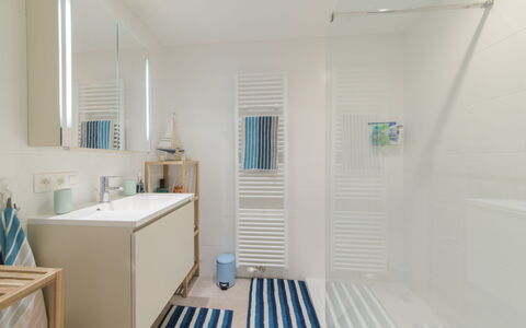 Pura Vida with Balcony: Room, Property, Floor, Blue, Bathroom, Interior Design, Wall, Turquoise, Ceiling, House