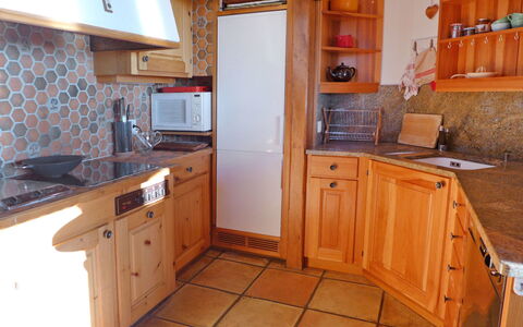 Marmousets 2: Room, Property, Kitchen, Countertop, Furniture, Cabinetry, Floor, House, Building, Real Estate