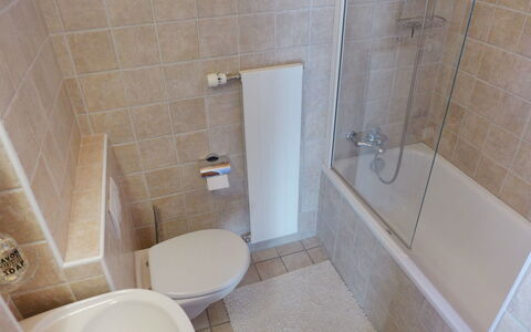 Marmousets 2: Bathroom, Property, Tile, Room, Toilet Seat, Wall, Plumbing Fixture, Floor, Toilet, Architecture
