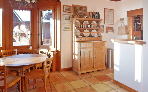 Marmousets 2: Room, Property, Furniture, Building, Interior Design, Floor, House, Ceiling, Home, Real Estate