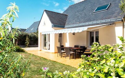 Les Embruns: Property, House, Building, Real Estate, Home, Cottage, Villa, Estate, Farmhouse, Room
