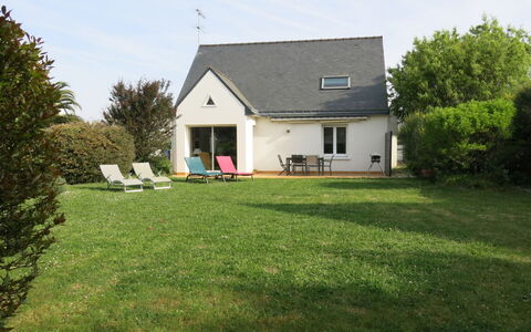Les Embruns: Sky, Plant, Window, Building, Tree, House, Door, Cloud, Land Lot, Cottage