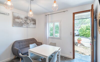 Accommodation:&nbsp;Sepia 650.6